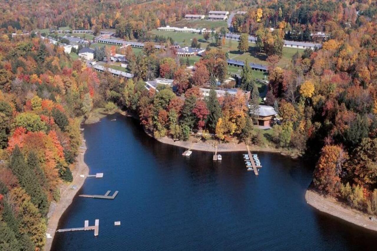 Cove Haven Resort Lakeville Exterior photo