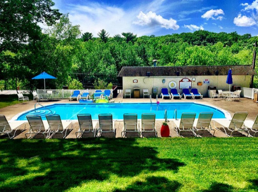 Cove Haven Resort Lakeville Exterior photo