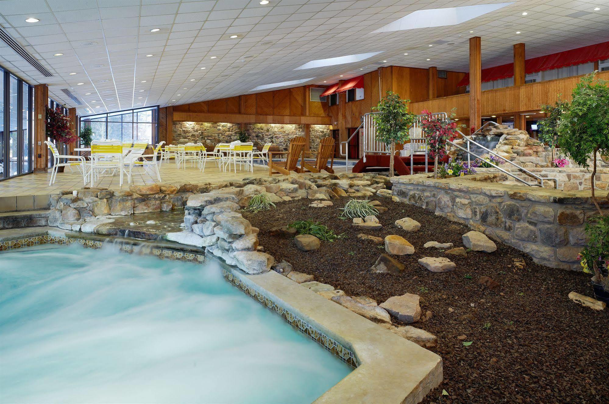 Cove Haven Resort Lakeville Exterior photo
