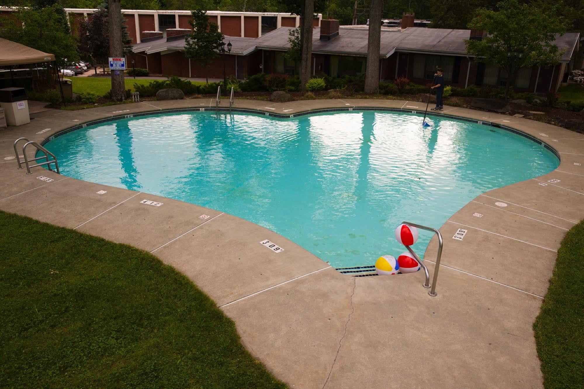Cove Haven Resort Lakeville Exterior photo
