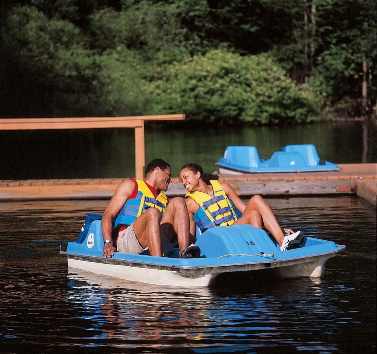 Cove Haven Resort Lakeville Exterior photo
