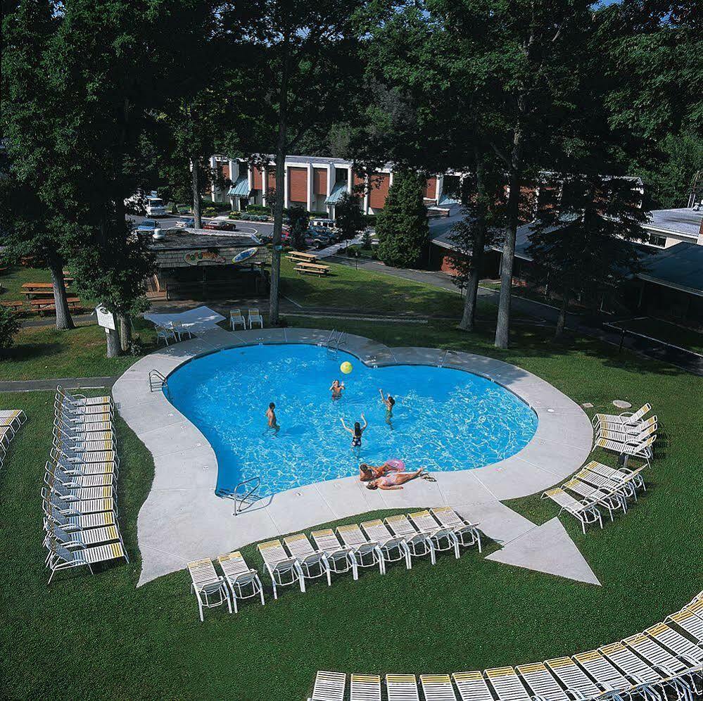 Cove Haven Resort Lakeville Exterior photo